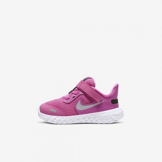 Nike Revolution 5 FlyEase | Active Fuchsia / Black / Metallic Silver - Click Image to Close