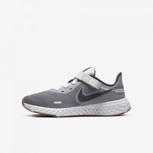 Nike Revolution 5 FlyEase | Light Smoke Grey / Photon Dust / Gum Medium Brown / Dark Smoke Grey