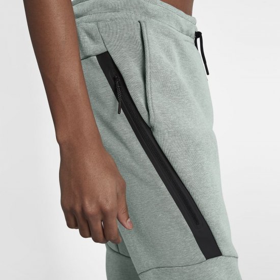 Nike Sportswear Tech Fleece | Barely Grey / Heather / Black - Click Image to Close