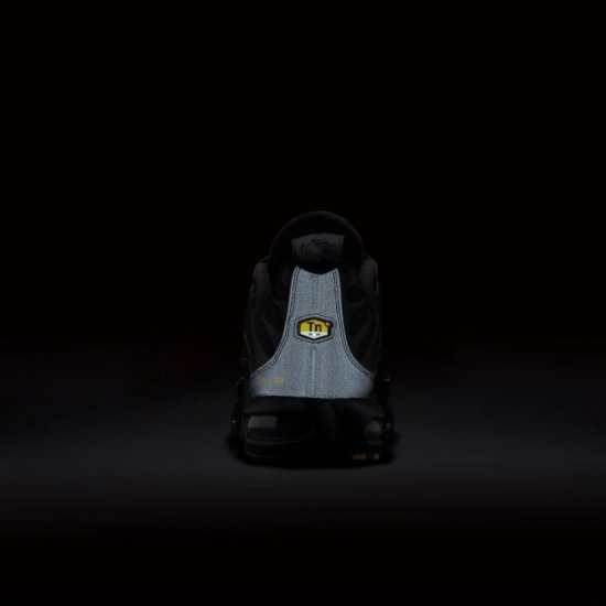 Nike Air Max Plus | Black / Team Gold - Click Image to Close