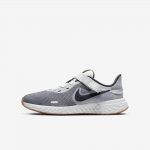 Nike Revolution 5 FlyEase | Light Smoke Grey / Photon Dust / Gum Medium Brown / Dark Smoke Grey