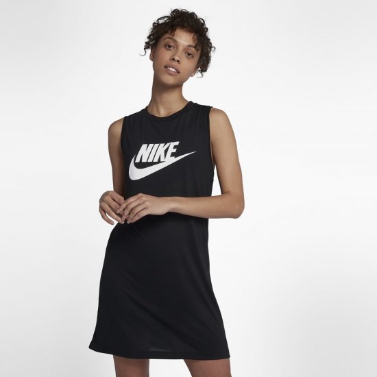 Nike Sportswear | Black / White - Click Image to Close