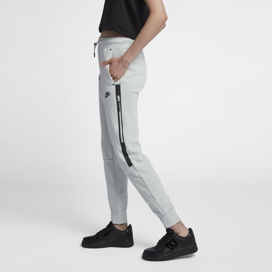 Nike Sportswear Tech Fleece | Barely Grey / Black - Click Image to Close