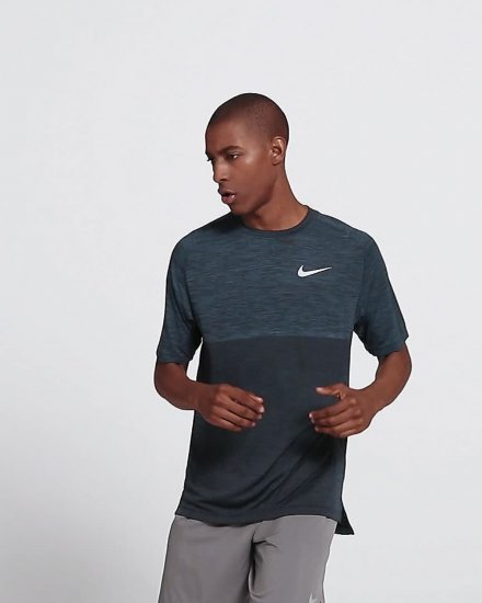 Nike Dri-FIT Medalist | Atmosphere Grey / White - Click Image to Close