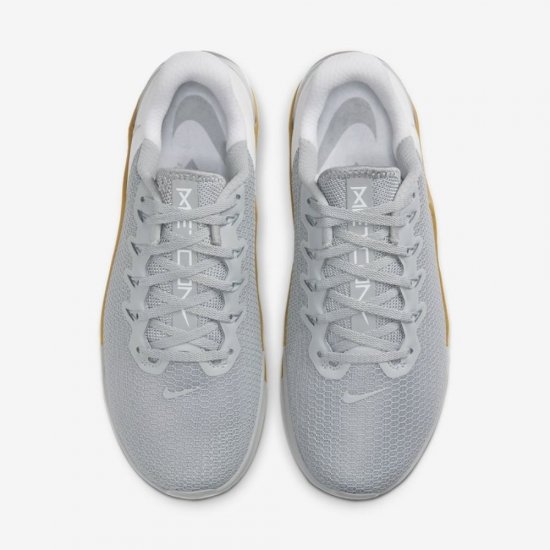 Nike Metcon 5 | Wolf Grey / White / Gum Medium Brown / Wolf Grey - Click Image to Close
