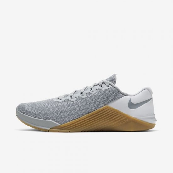 Nike Metcon 5 | Wolf Grey / White / Gum Medium Brown / Wolf Grey - Click Image to Close
