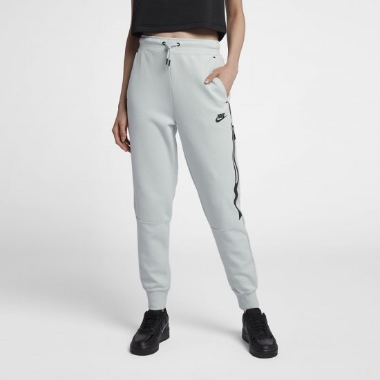 Nike Sportswear Tech Fleece | Barely Grey / Black - Click Image to Close