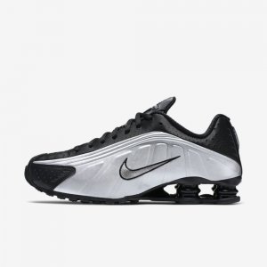 Nike Shox R4 | Black / Metallic Silver / Wolf Grey / Black