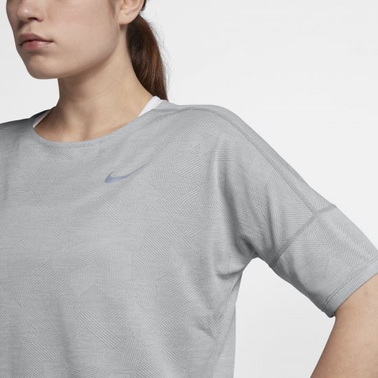 Nike Dri-FIT Medalist | Barely Grey / Light Pumice - Click Image to Close