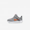 Nike Revolution 5 FlyEase | Light Smoke Grey / White / Black / Total Orange