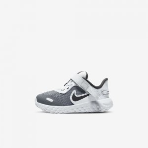 Nike Revolution 5 FlyEase | Light Smoke Grey / Photon Dust / Gum Medium Brown / Dark Smoke Grey