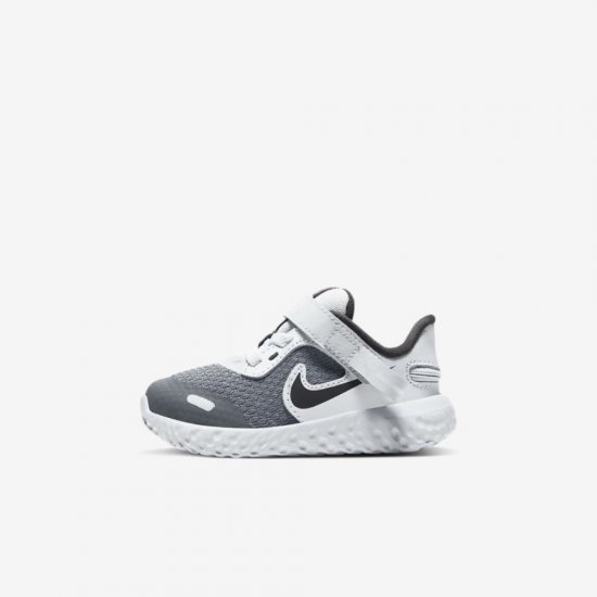 Nike Revolution 5 FlyEase | Light Smoke Grey / Photon Dust / Gum Medium Brown / Dark Smoke Grey - Click Image to Close