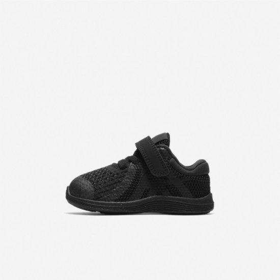 Nike Revolution 4 | Black / Black - Click Image to Close