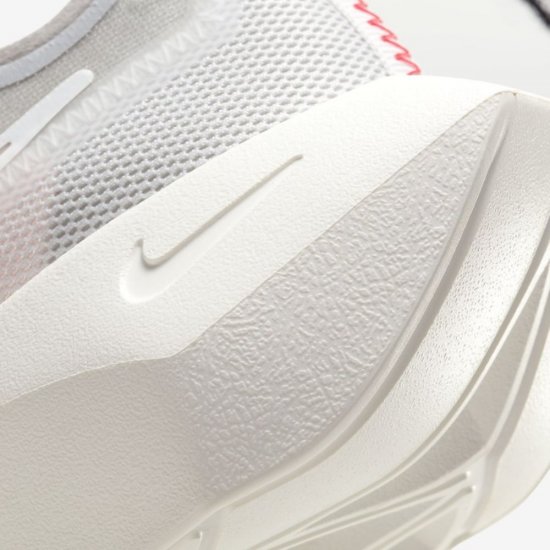 Nike Vista Lite | White / Laser Crimson / Photon Dust / White - Click Image to Close