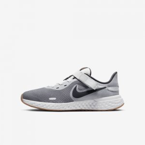 Nike Revolution 5 FlyEase | Light Smoke Grey / Photon Dust / Gum Medium Brown / Dark Smoke Grey