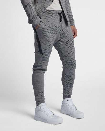 Nike Sportswear Tech Fleece | Carbon Heather / Black - Click Image to Close