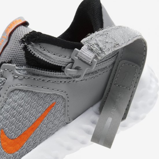 Nike Revolution 5 FlyEase | Light Smoke Grey / White / Black / Total Orange - Click Image to Close