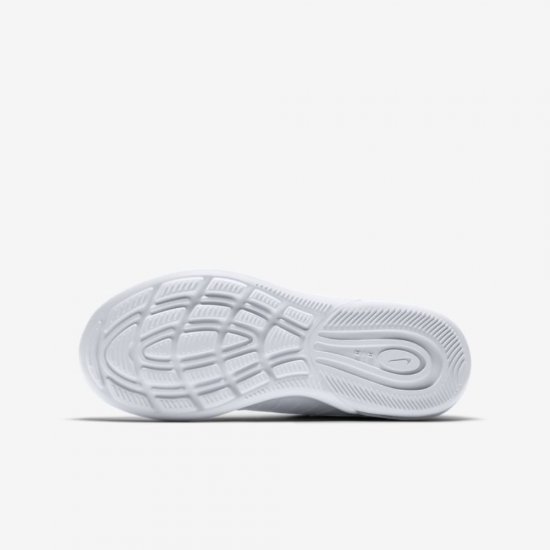 Nike Air Max Axis | White / Black - Click Image to Close