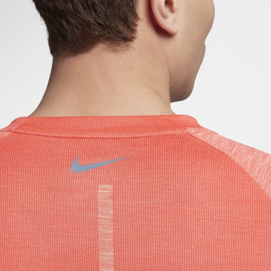 Nike Dri-FIT Medalist | Rush Coral / Crimson Pulse - Click Image to Close