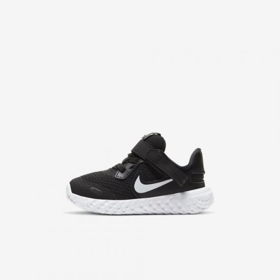 Nike Revolution 5 FlyEase | Black / White / Black / White - Click Image to Close